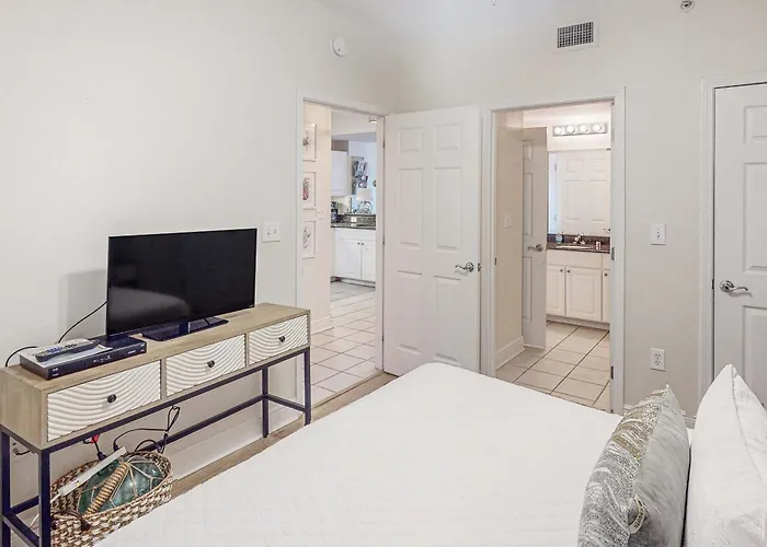 Holiday home Gulf View With Amenities Scenic Balcony Open Layout W&d & Ac